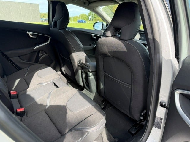Volvo V40 1,6 T4 180 Momentum aut. 5d