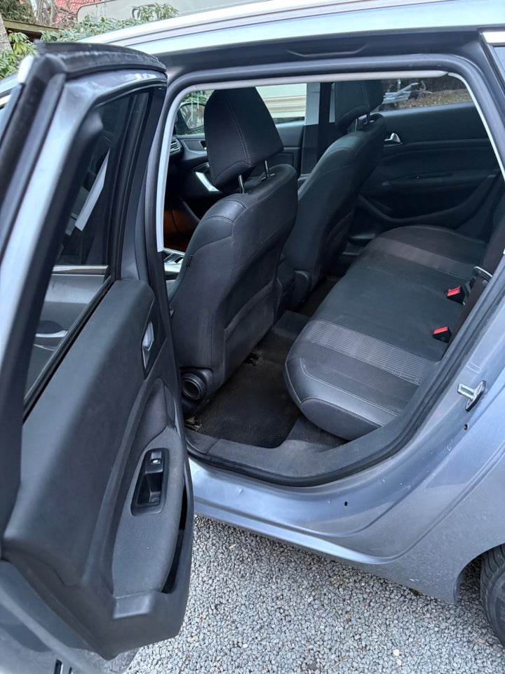 Peugeot 308 1,5 BlueHDi 130 Allure+ Sky SW 5d