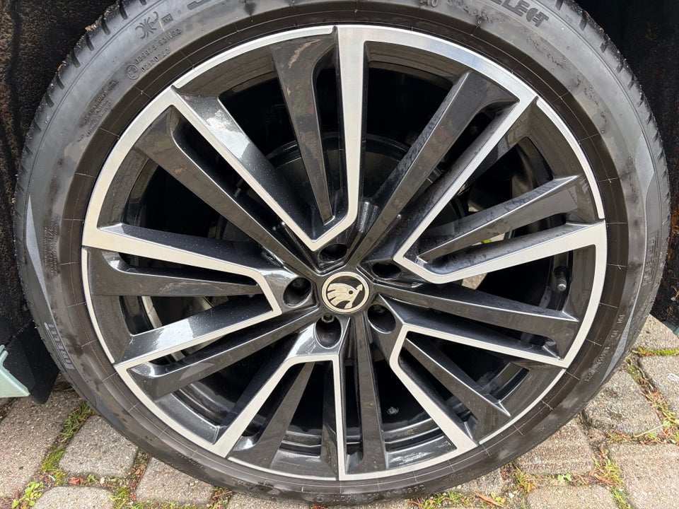 Skoda Enyaq 80x iV Founders Edition 5d