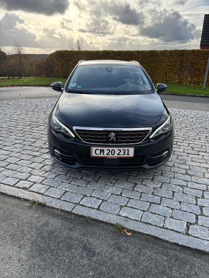 Peugeot 308 1,5 BlueHDi 130 Selection Sky SW 5d