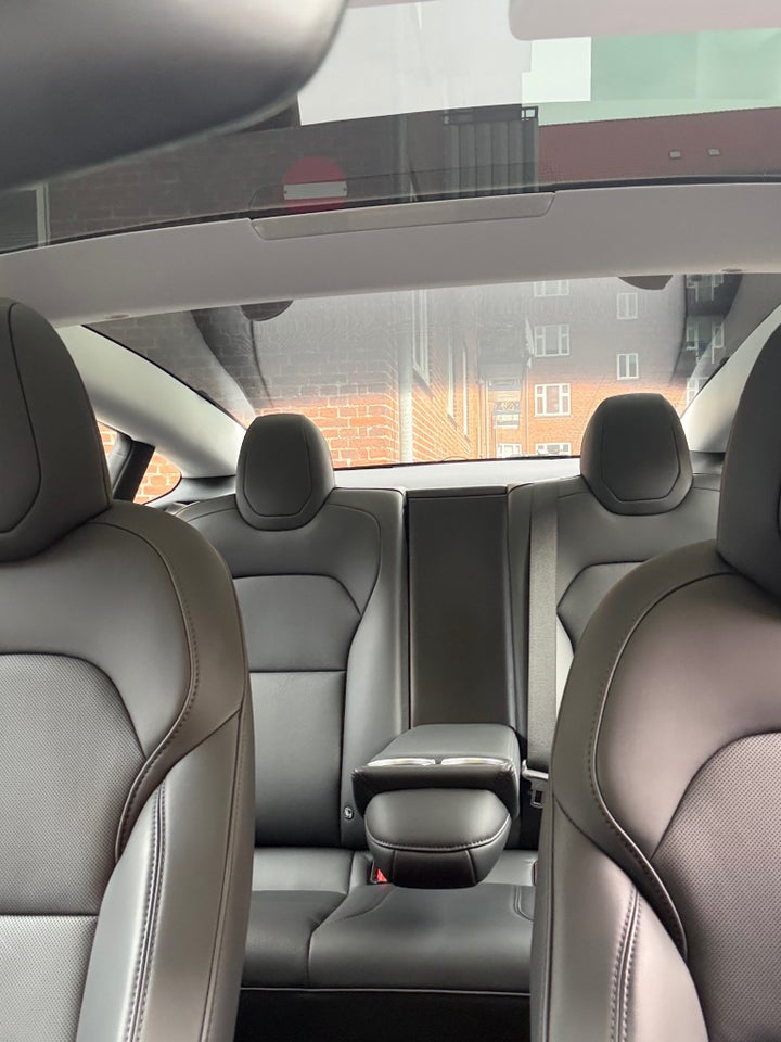 Tesla Model 3 RWD 4d