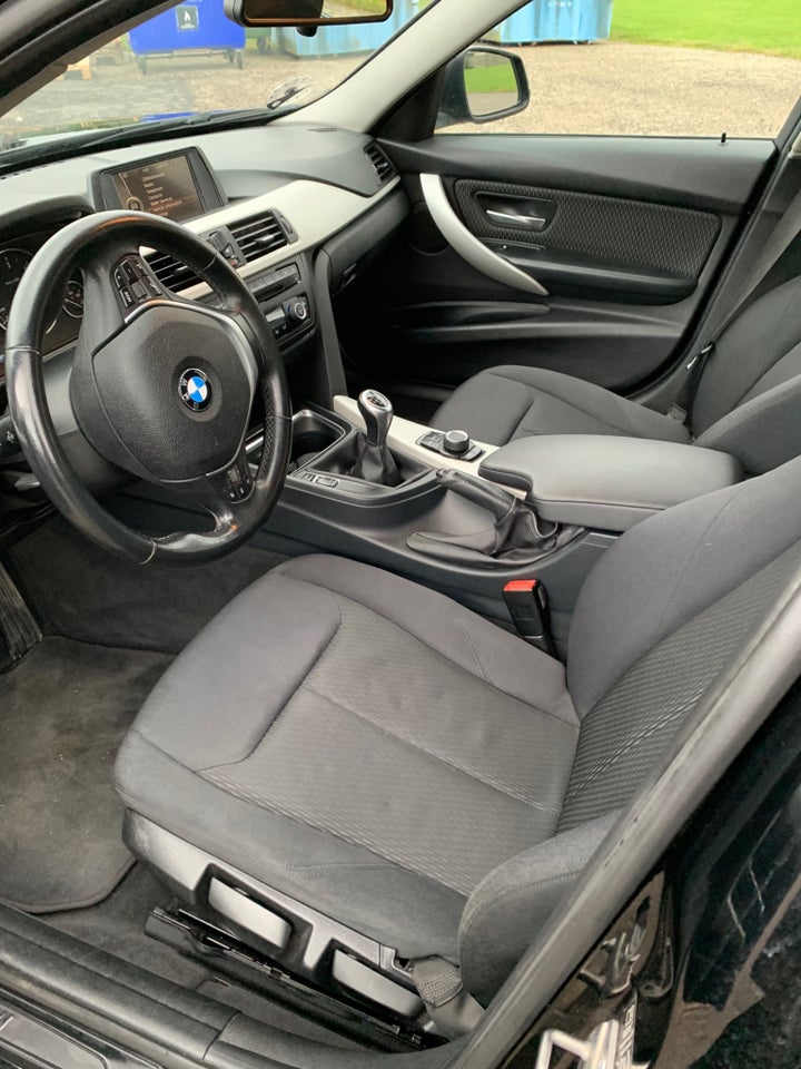 BMW 320d 2,0 Touring 5d