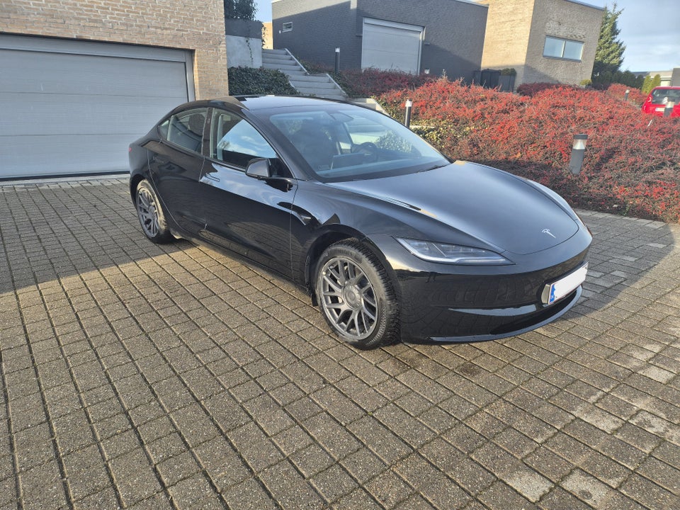 Tesla Model 3 Long Range AWD 4d