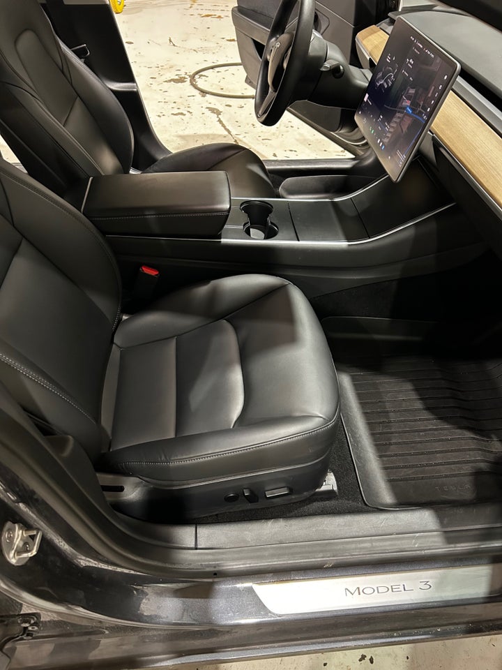 Tesla Model 3 Standard Range+ RWD 4d