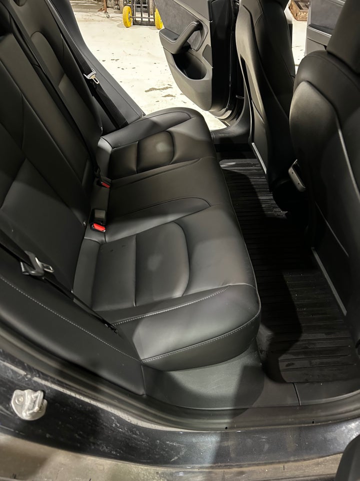 Tesla Model 3 Standard Range+ RWD 4d