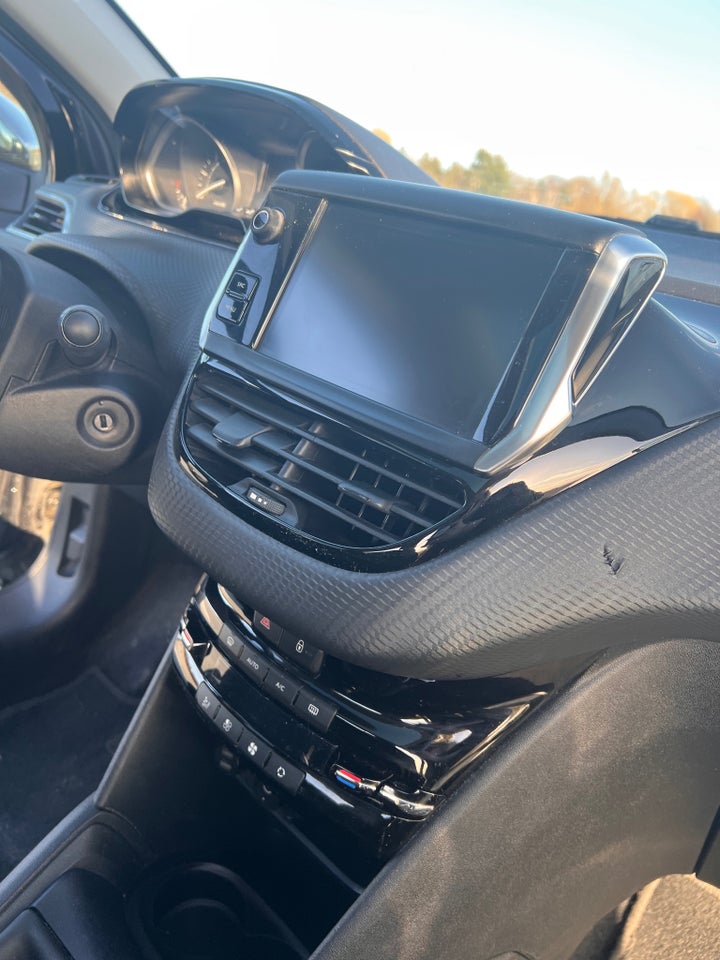 Peugeot 208 1,6 BlueHDi 100 Allure Sky 5d