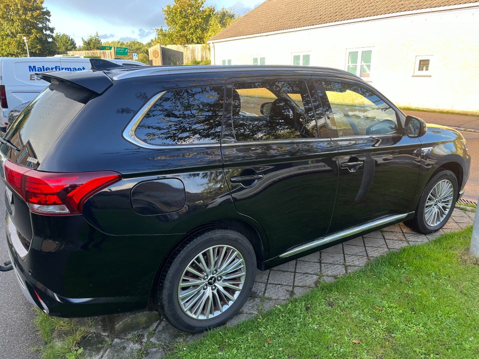 Mitsubishi Outlander 2,4 PHEV Intense CVT 4WD 5d
