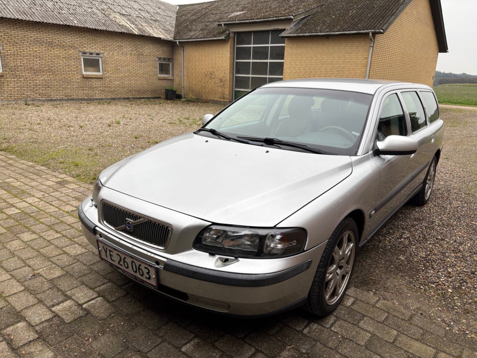 Volvo V70 2,4 140 5d
