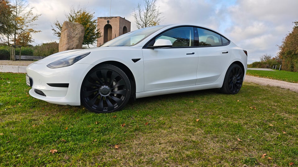 Tesla Model 3 Standard Range+ RWD 4d