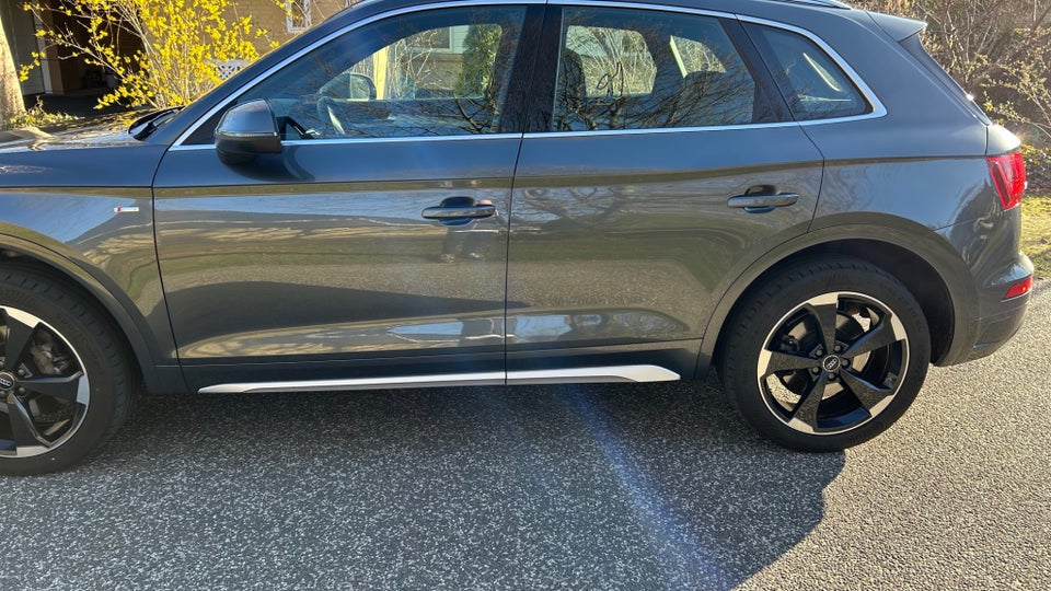 Audi Q5 40 TDi S-line quattro S-tr. 5d