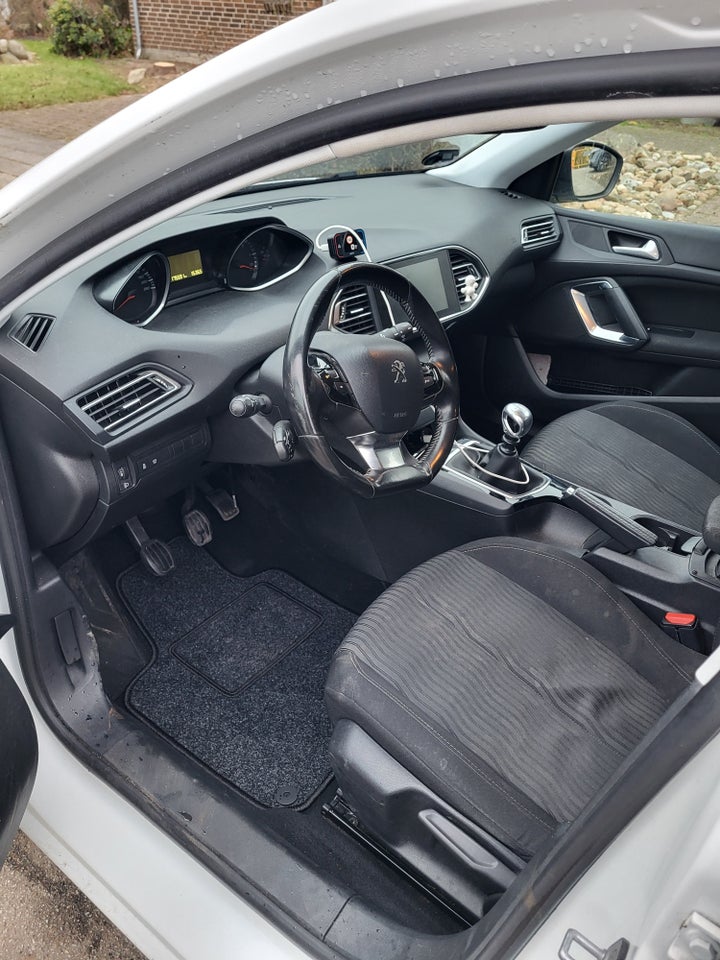 Peugeot 308 1,6 BlueHDi 120 Style SW 5d