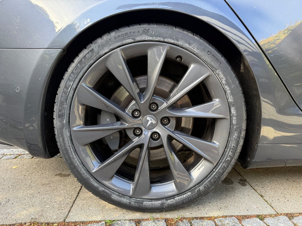 Tesla Model S Standard Range AWD 5d