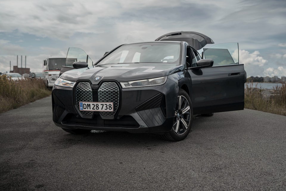 BMW iX xDrive40 Fully Charged Sport 5d