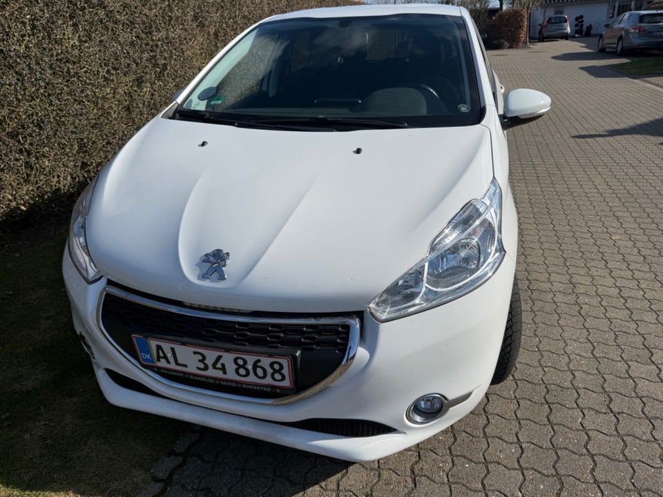 Peugeot 208 1,2 VTi 82 Active Navigator 5d