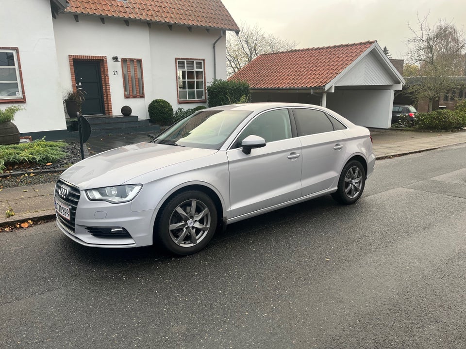 Audi A3 1,6 TDi Attraction 4d