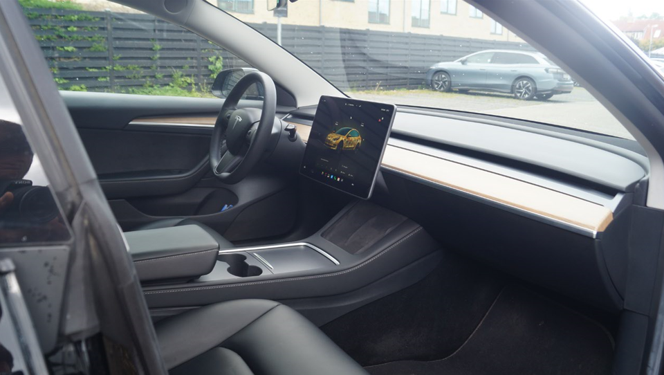Tesla Model 3 Long Range RWD 4d