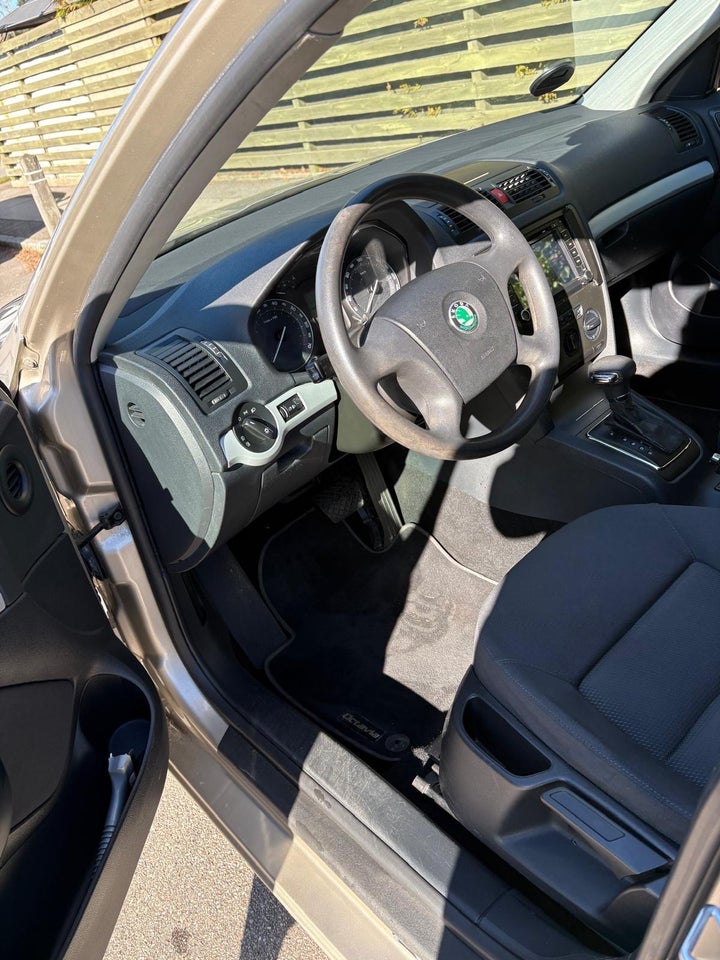 Skoda Octavia 1,6 Ambiente aut. 5d