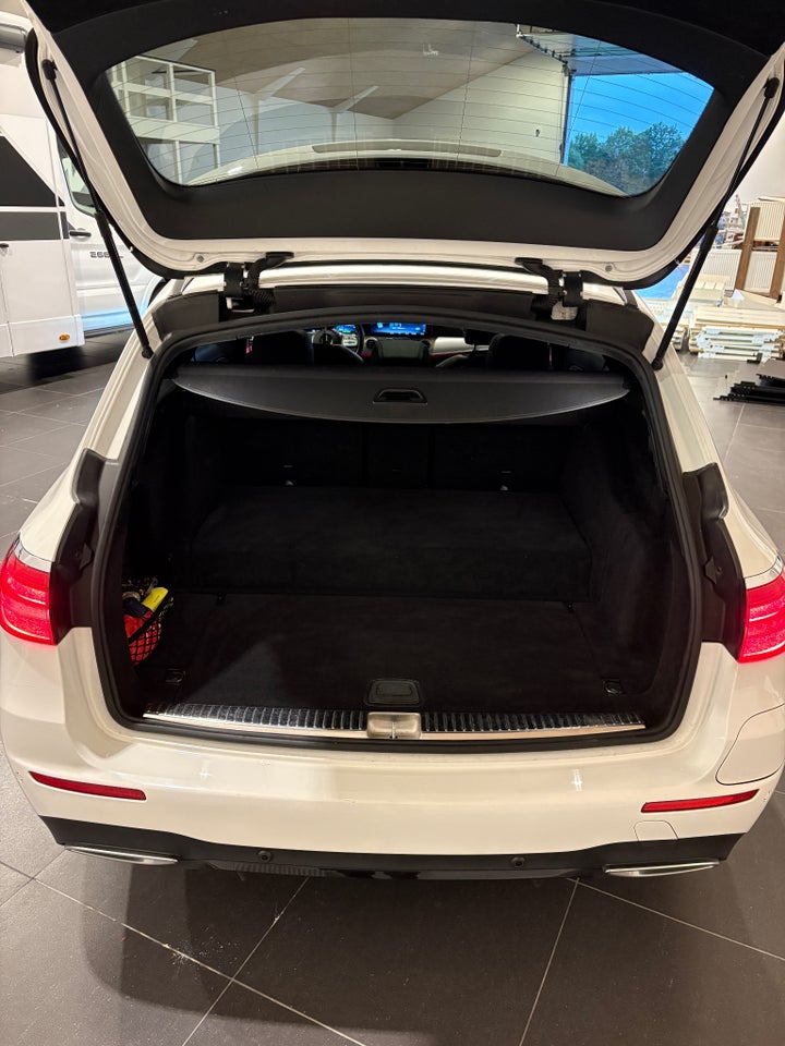 Mercedes E300 de 2,0 AMG Line stc. aut. 5d