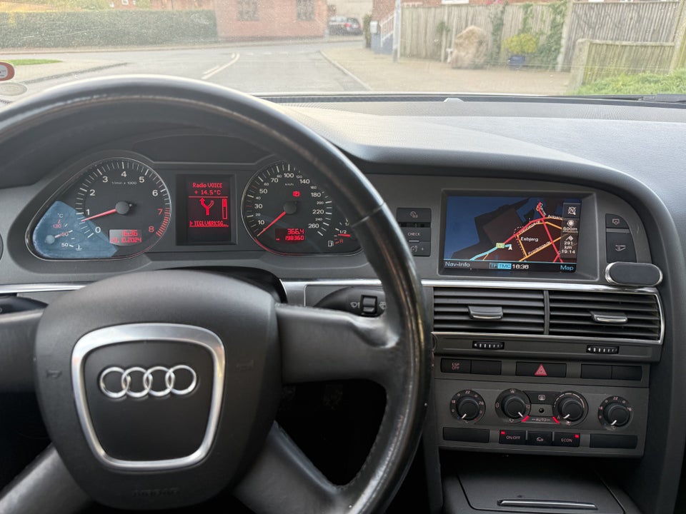 Audi A6 2,4 V6 4d