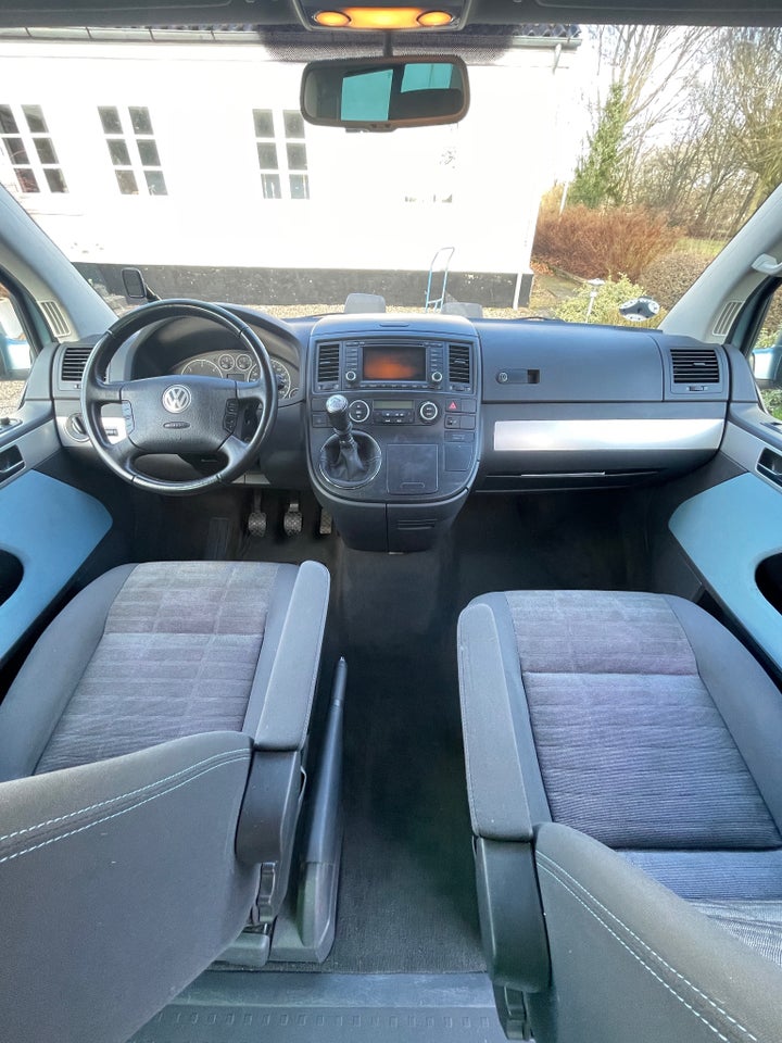 VW Multivan 2,5 TDi 130 Comfortline 5d