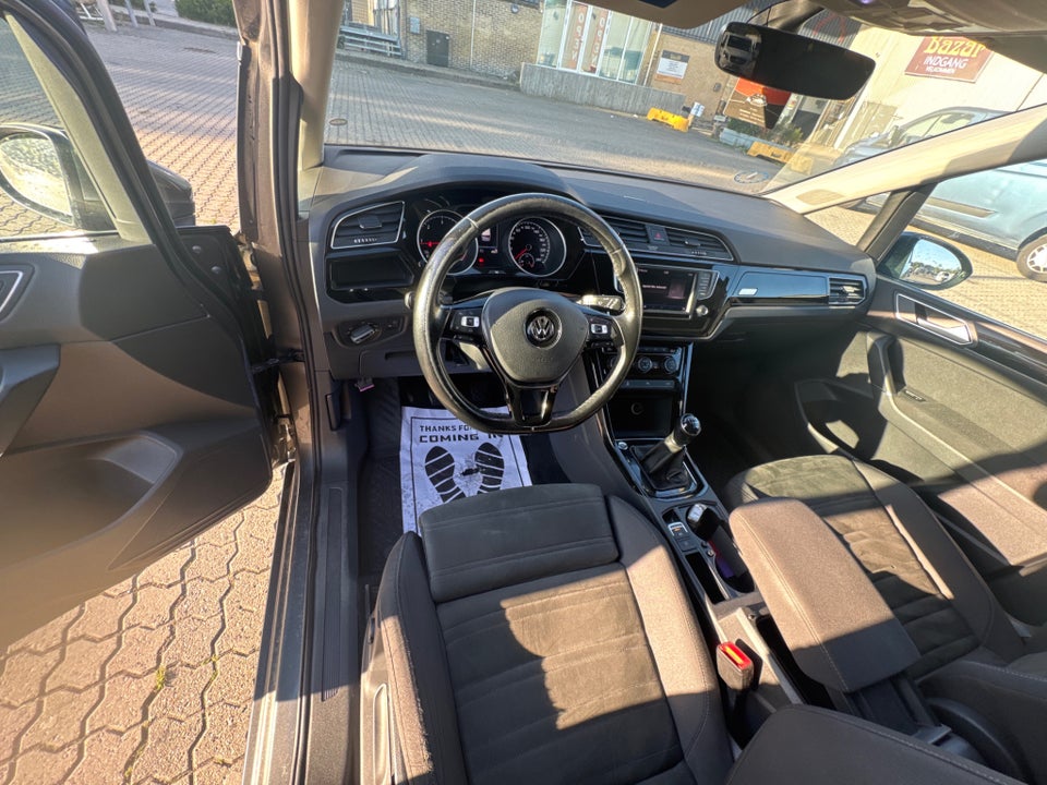 VW Touran 1,6 TDi 115 Highline Van 5d