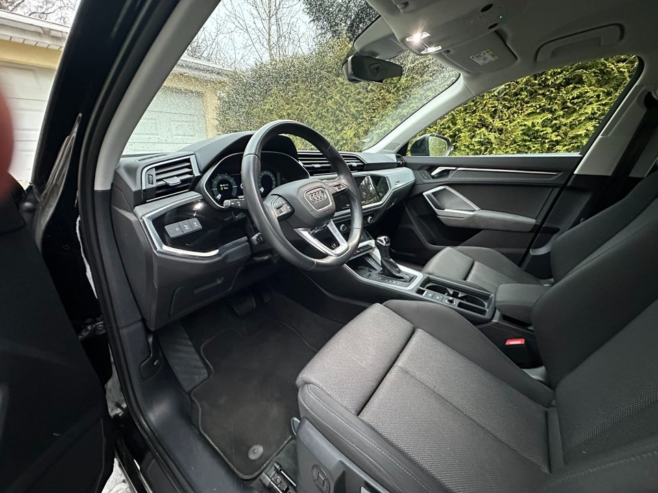 Audi Q3 45 TFSi e Attitude plus S-tr. 5d