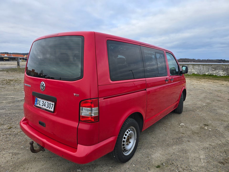 VW Transporter 2,5 TDi 130 Comfortline 5d