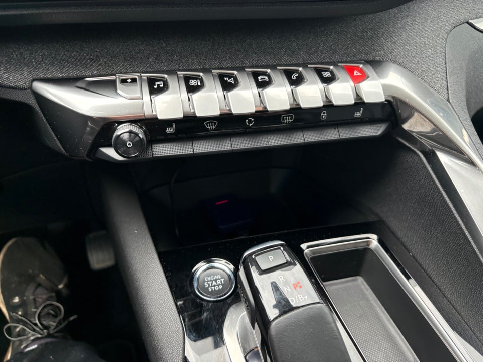 Peugeot 3008 1,6 Hybrid Allure Pack Limited EAT8 5d