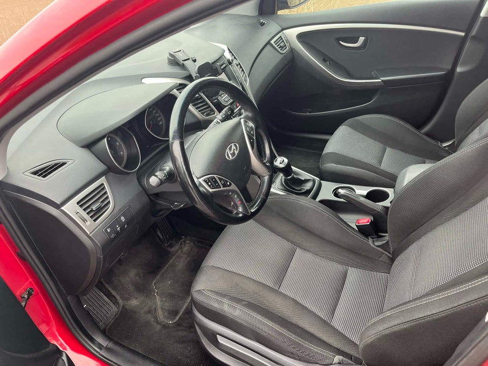 Hyundai i30 1,6 CDRi 110 Comfort 5d