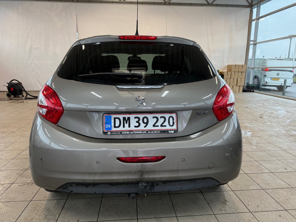 Peugeot 208 1,2 VTi Allure Sky 5d