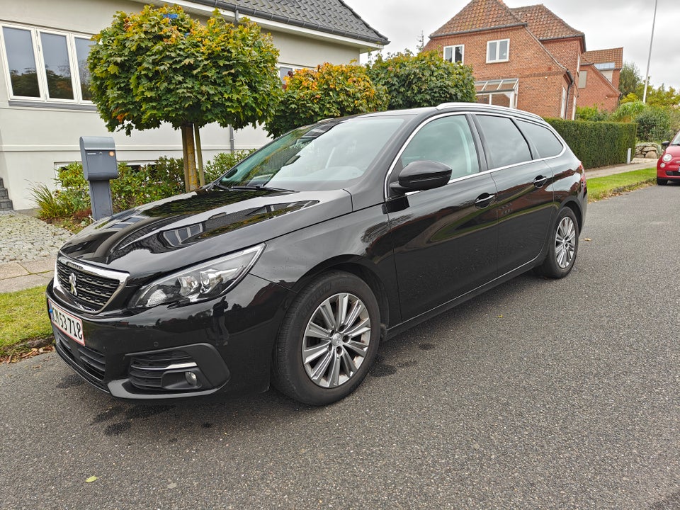 Peugeot 308 1,5 BlueHDi 130 Prestige SW 5d