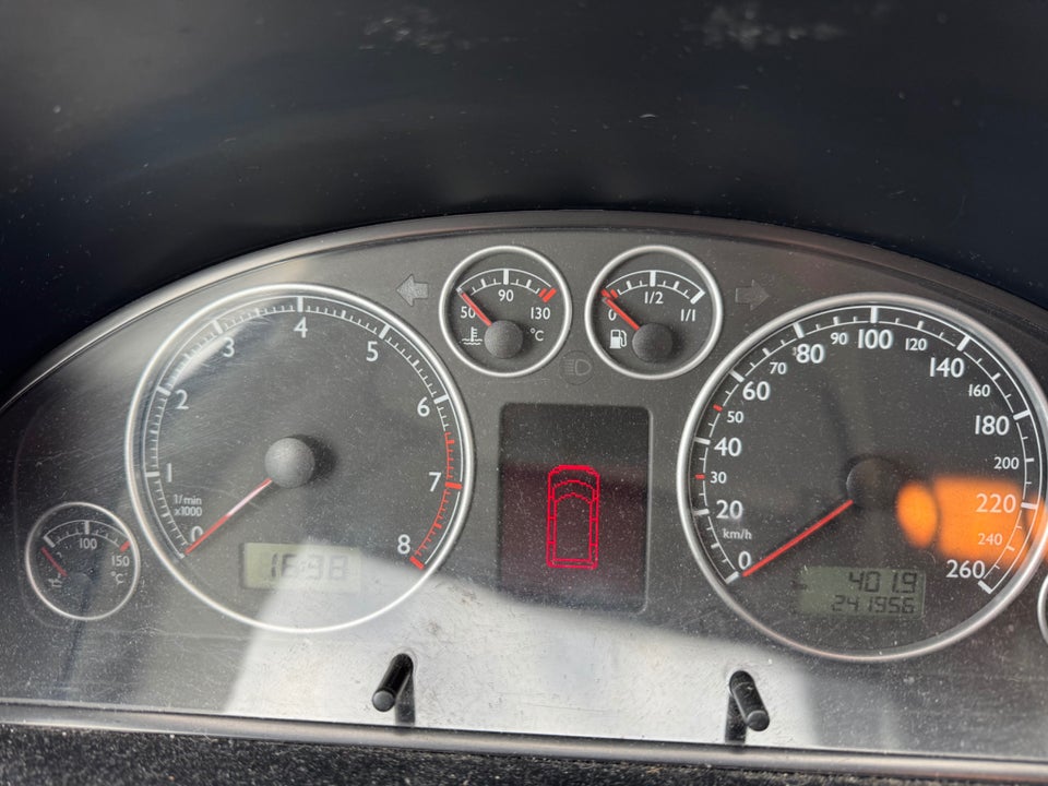 VW Multivan 3,2 V6 Highline aut. 5d