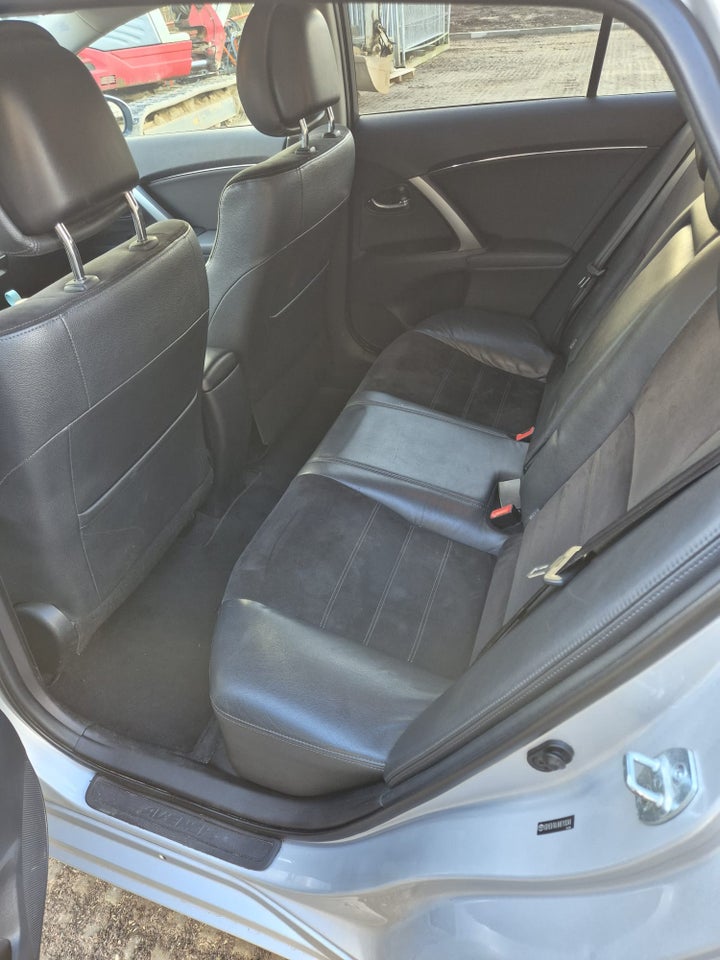 Toyota Avensis 2,0 D-4D T2 Premium stc. 5d