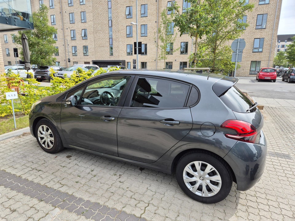 Peugeot 208 1,2 VTi 82 Allure 5d