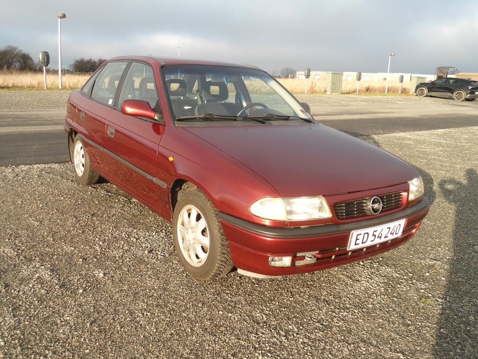 Opel Astra 1,6 16V Champion 4d