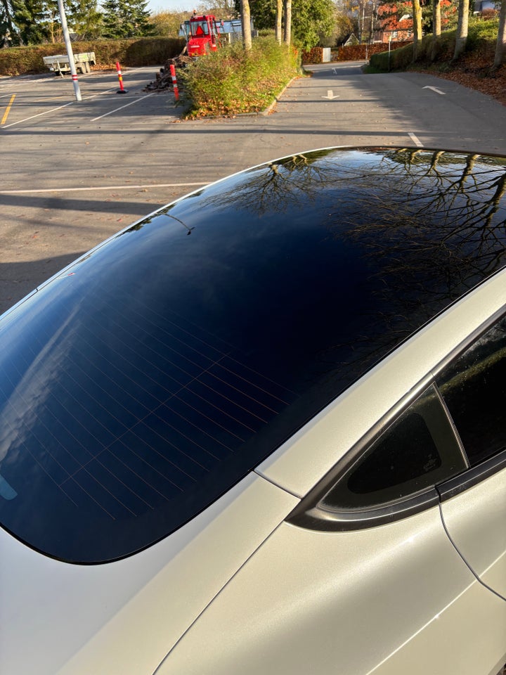 Tesla Model 3 Long Range AWD 4d