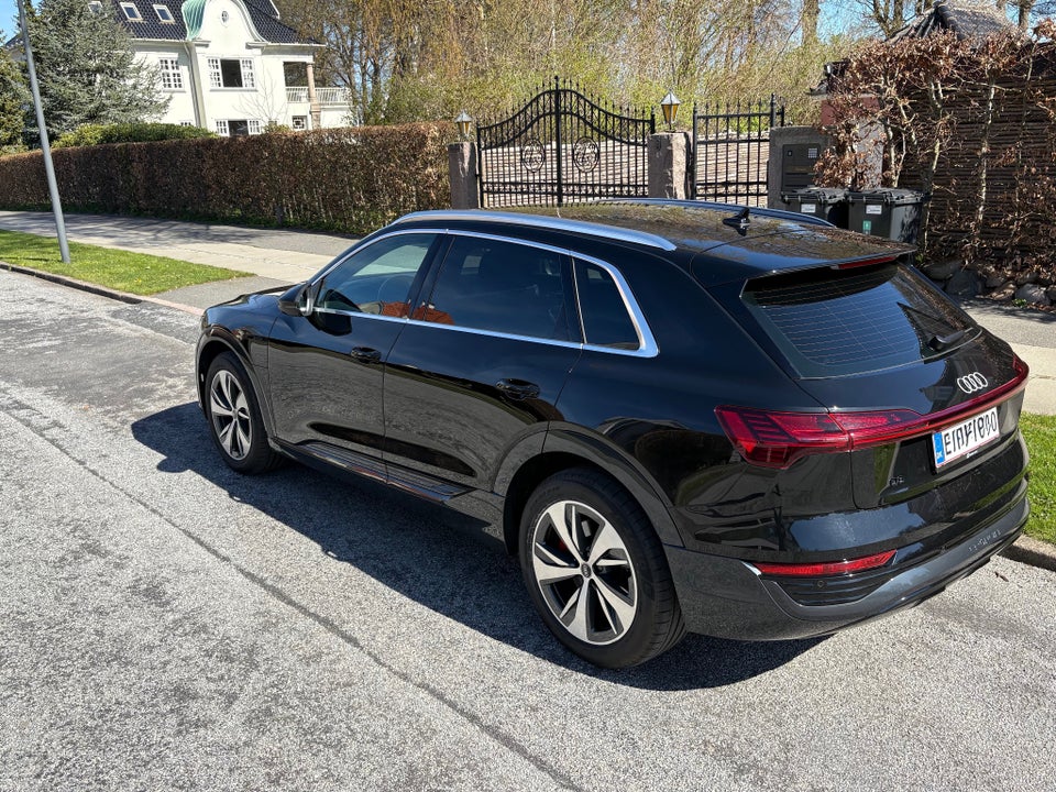 Audi Q8 e-tron 55 Advanced quattro 5d