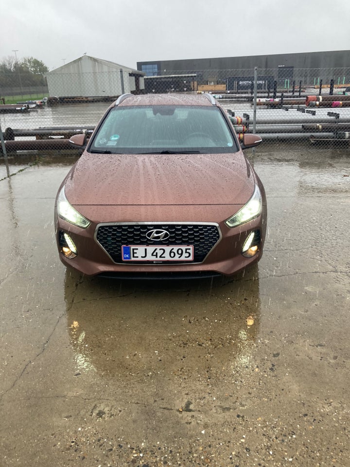 Hyundai i30 1,6 CRDi 110 Premium stc. 5d