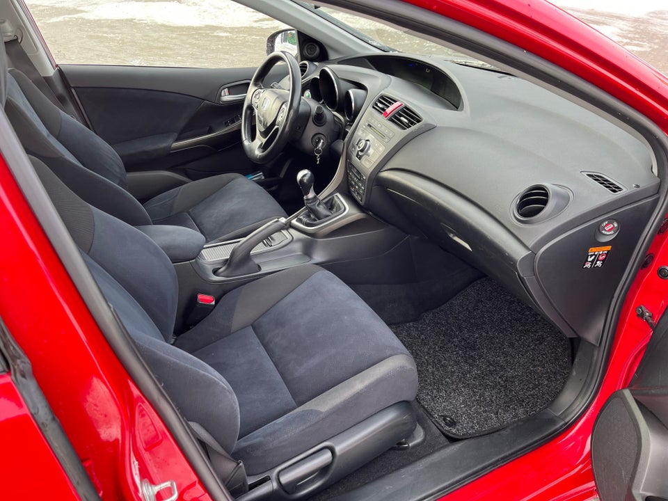 Honda Civic 1,8 i-VTEC Sport 5d