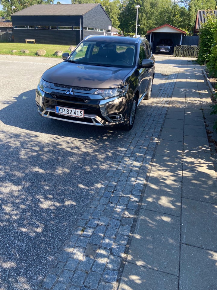 Mitsubishi Outlander 2,4 PHEV Intense CVT 4WD 5d