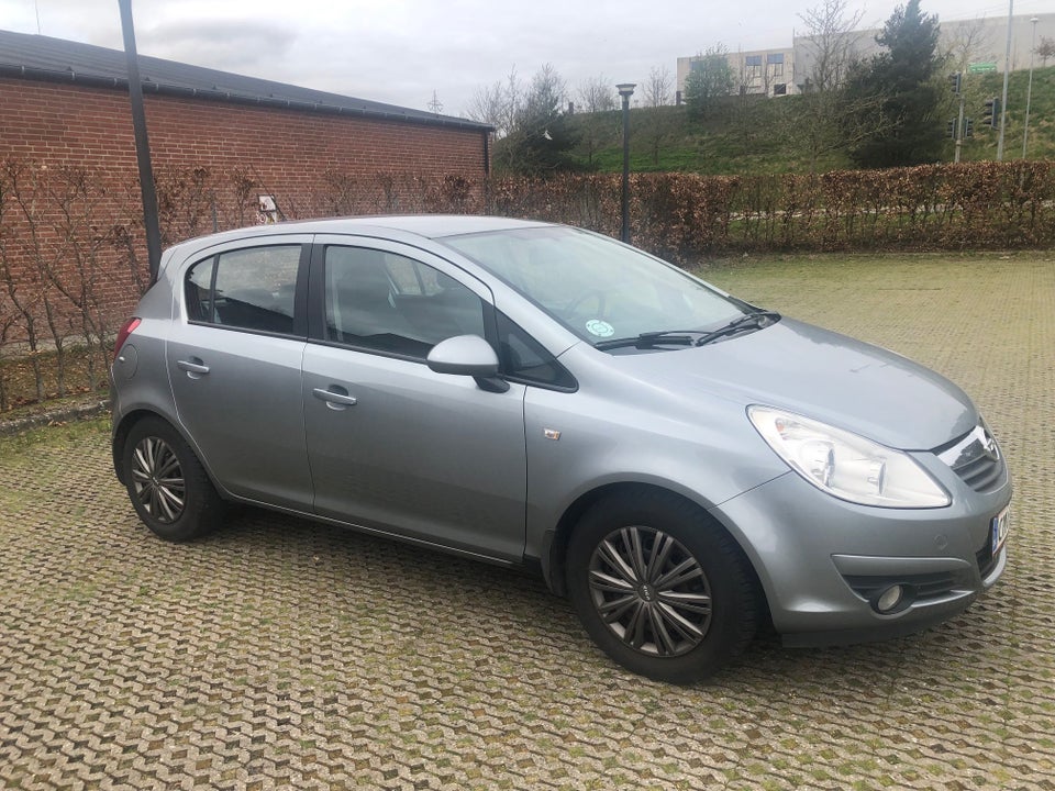 Opel Corsa 1,4 16V Cosmo 5d