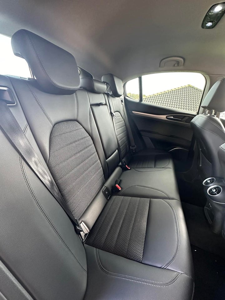 Alfa Romeo Stelvio 2,0 T 250 Sprint aut. Q4 5d