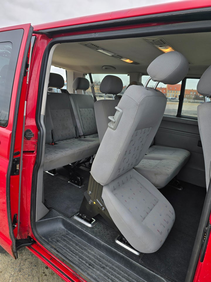 VW Transporter 2,5 TDi 130 Comfortline 5d