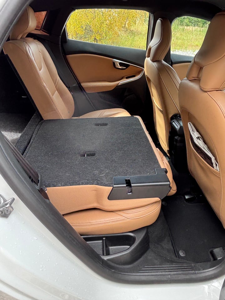 Volvo V40 CC 2,0 T3 152 Momentum 5d