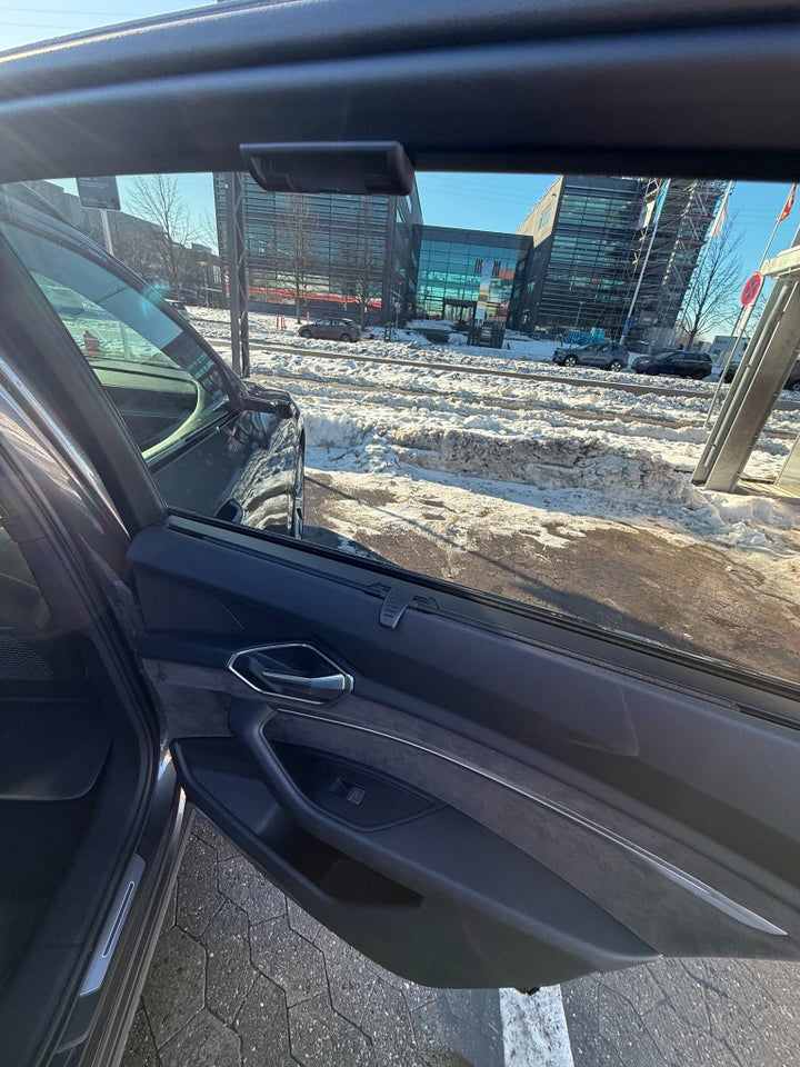 Audi e-tron 55 S-line Prestige quattro 5d