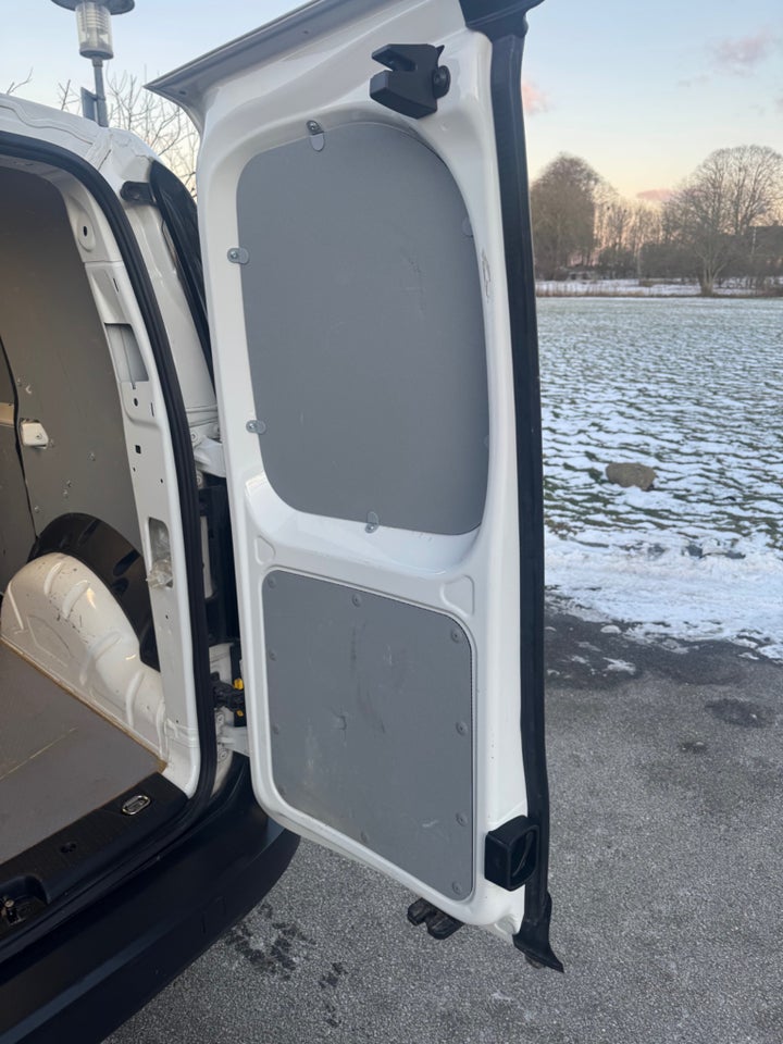 VW Caddy 2,0 TDi 102 Cargo