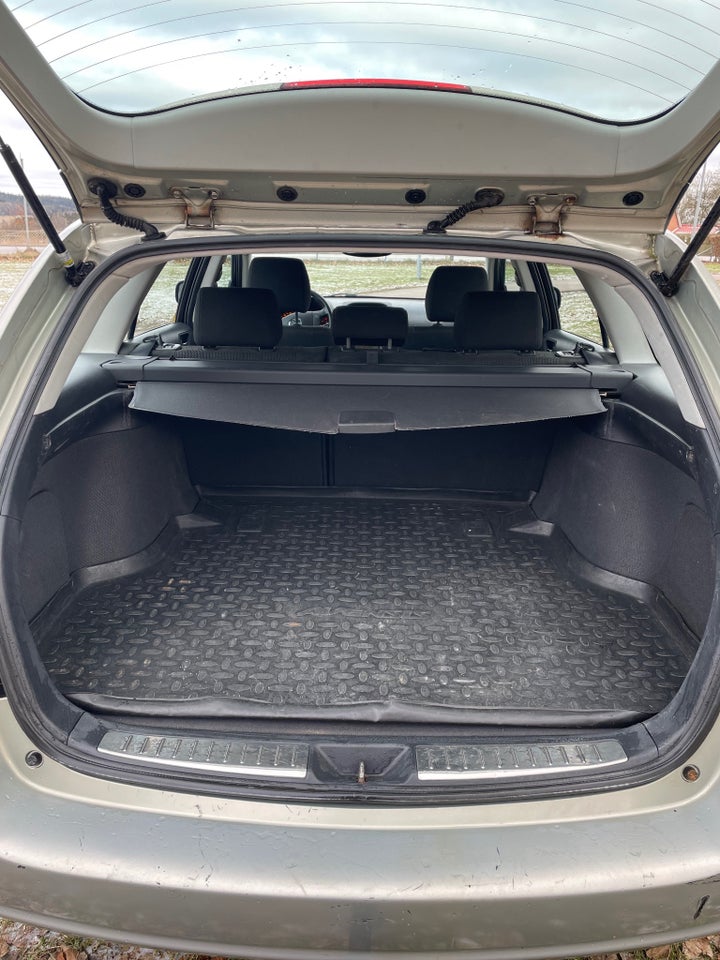 Toyota Avensis 1,8 VVT-i Sol stc. 5d