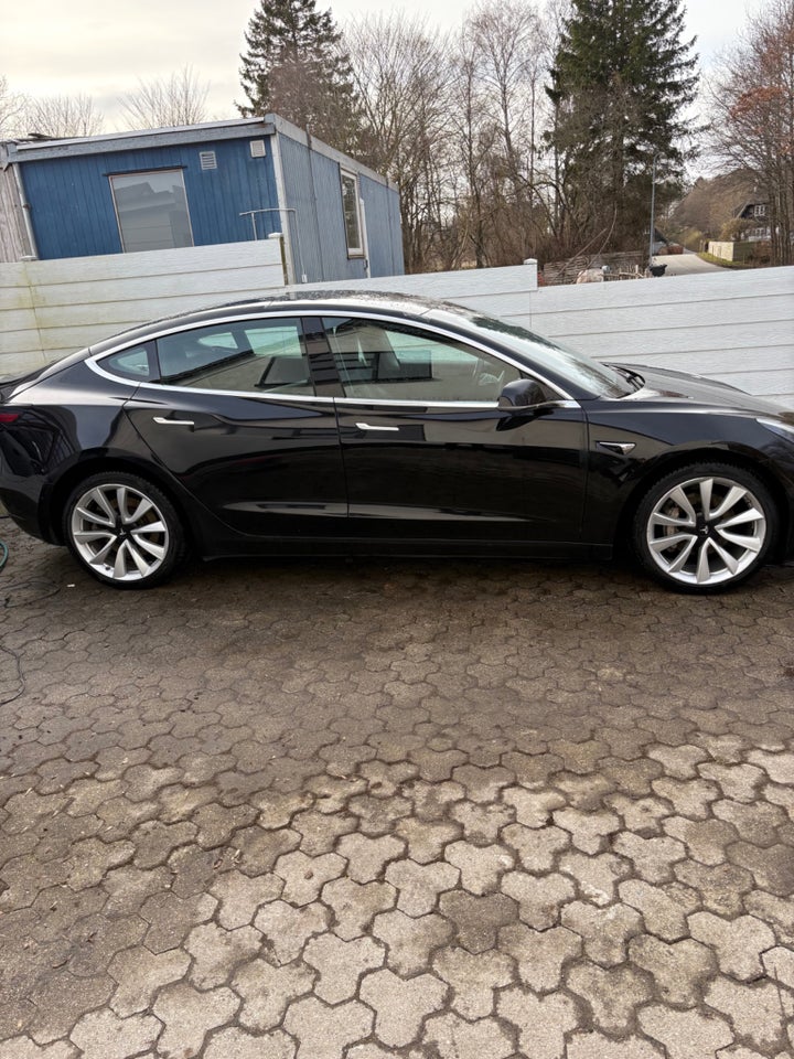 Tesla Model 3 Standard Range+ RWD 4d