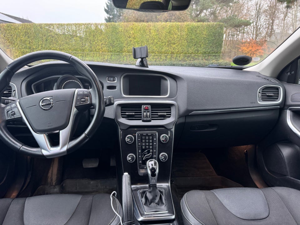 Volvo V40 2,0 D2 120 Momentum aut. 5d