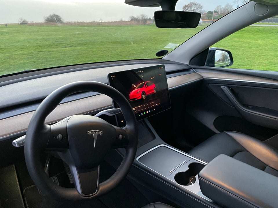 Tesla Model Y Long Range AWD 5d